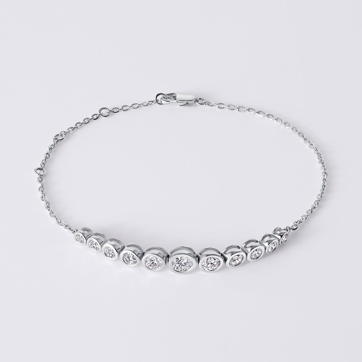 Round Gradient Bezel Bracelet, White Gold